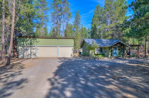 Exterior - 17592 Holgate Rd, La Pine, OR 97739 photo 3 of 11