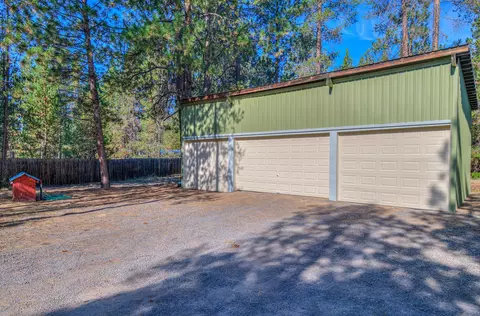 Exterior - 17592 Holgate Rd, La Pine, OR 97739 photo 4 of 11