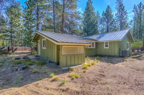 Exterior - 17592 Holgate Rd, La Pine, OR 97739 photo 8 of 11