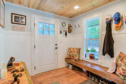 Entry Way - 17592 Holgate Rd, La Pine, OR 97739 photo 1 of 2