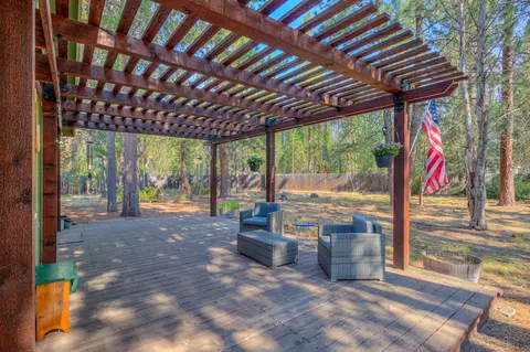 Exterior - 17592 Holgate Rd, La Pine, OR 97739 photo 9 of 11