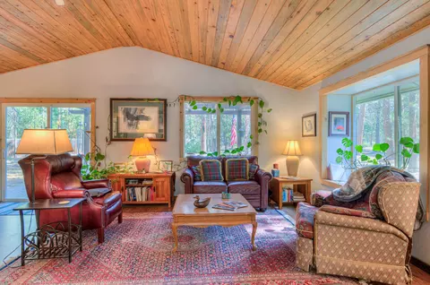 Living - 17592 Holgate Rd, La Pine, OR 97739 photo 2 of 2