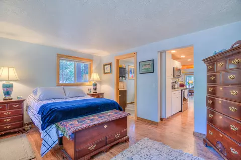 Bedroom - 17592 Holgate Rd, La Pine, OR 97739 photo 2 of 2