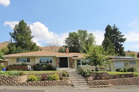 2075 Calhoun St, Klamath Falls, OR 97601