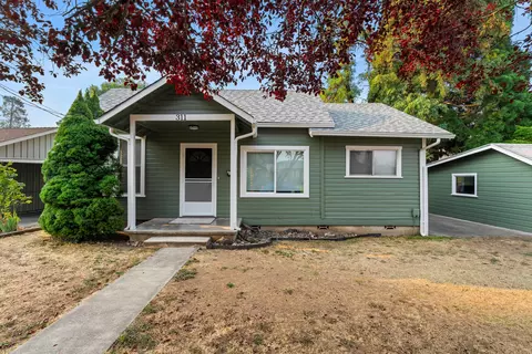 311 NE Mead St, Grants Pass, OR 97526
