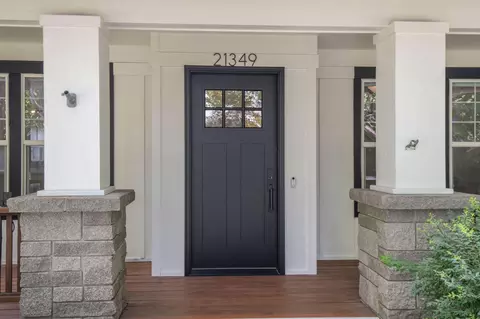 Entry Way - 21349 Oakview Dr, Bend, OR 97701 photo 1 of 2