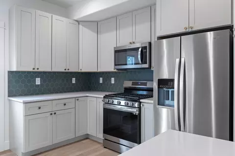 Kitchen - 21349 Oakview Dr, Bend, OR 97701 photo 3 of 3