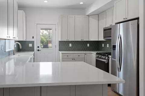 Kitchen - 21349 Oakview Dr, Bend, OR 97701 photo 2 of 3