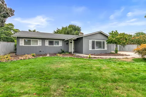 21 Hickory Ln, Central Point, OR 97502