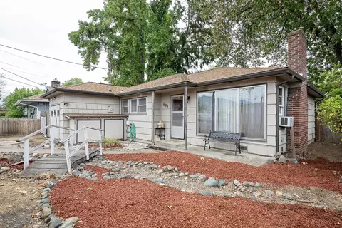 861 SE M St, Grants Pass, OR 97526