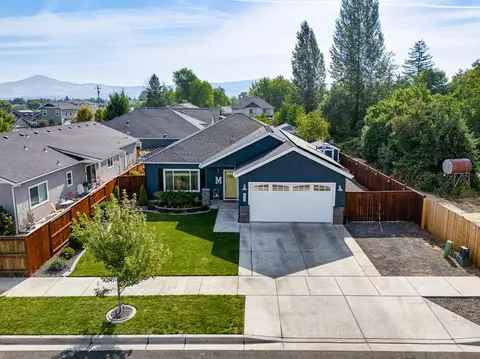 617 Tivoli Dr, Medford, OR 97501