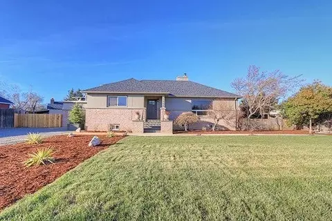 1066 Diamond St, Medford, OR 97501