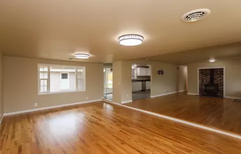 433 Highland Dr, Medford, OR 97504