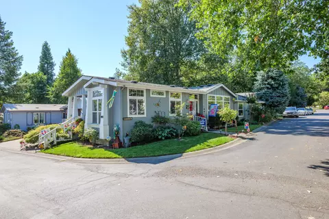 201 NW Creekside Dr, Grants Pass, OR 97526