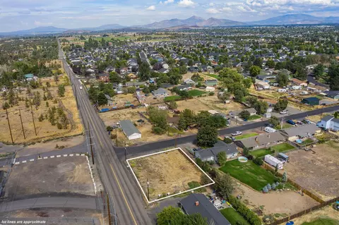 3478 SW Glacier Ave, Redmond, OR 97756