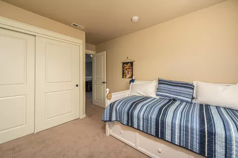 Bedroom - 63138 Dakota Dr, Bend, OR 97701 photo 6 of 6