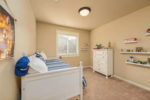 Bedroom - 63138 Dakota Dr, Bend, OR 97701 photo 5 of 6