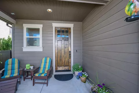 Entry Way - 63138 Dakota Dr, Bend, OR 97701 photo 1 of 4
