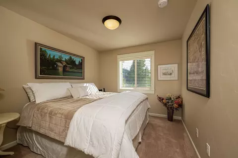 Bedroom - 63138 Dakota Dr, Bend, OR 97701 photo 4 of 6
