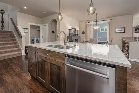 Kitchen - 63138 Dakota Dr, Bend, OR 97701 photo 5 of 5