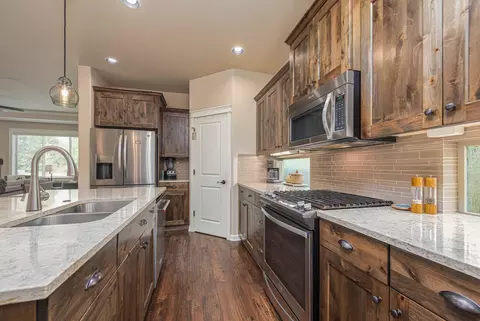 Kitchen - 63138 Dakota Dr, Bend, OR 97701 photo 3 of 5