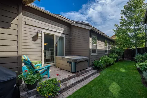 Exterior - 63138 Dakota Dr, Bend, OR 97701 photo 3 of 7