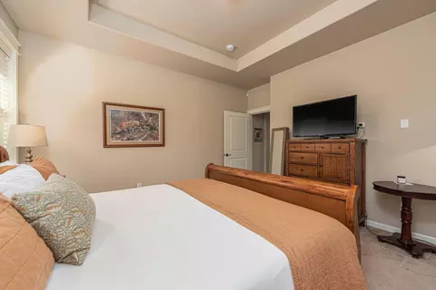 Bedroom - 63138 Dakota Dr, Bend, OR 97701 photo 2 of 6