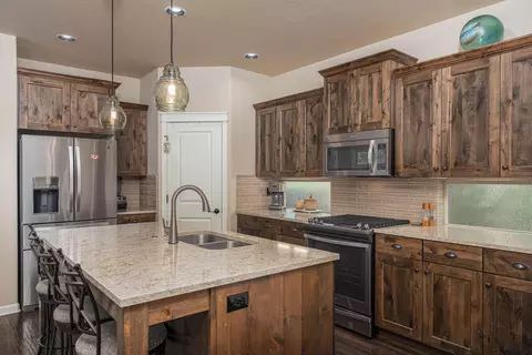 Kitchen - 63138 Dakota Dr, Bend, OR 97701 photo 2 of 5