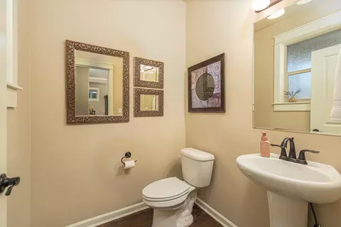 Bath - 63138 Dakota Dr, Bend, OR 97701 photo 1 of 4