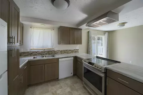 63640 High Standard Dr, Bend, OR 97701 photo 2
