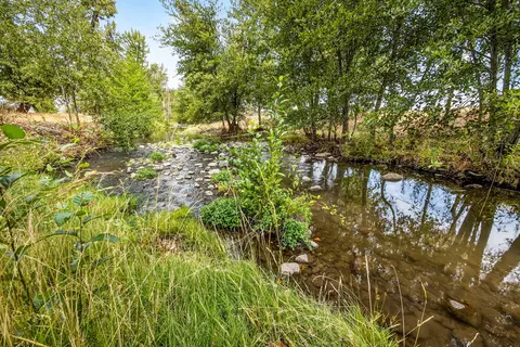 784 Meridian Rd, Eagle Point, OR 97524 photo 3