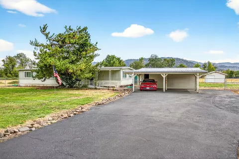 784 Meridian Rd, Eagle Point, OR 97524 photo 2