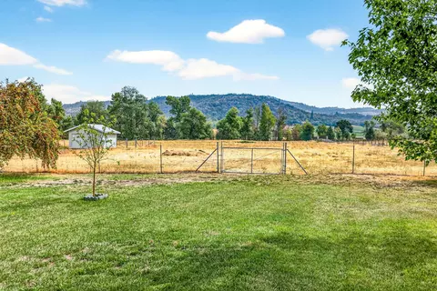784 Meridian Rd, Eagle Point, OR 97524 photo 18
