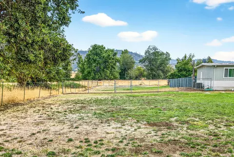 784 Meridian Rd, Eagle Point, OR 97524 photo 19