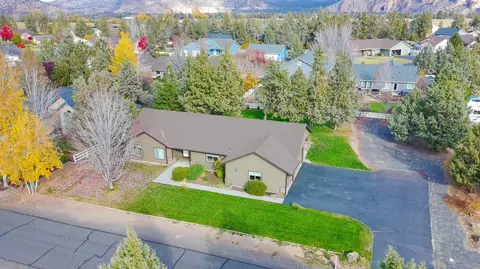 9270 16th St, Terrebonne, OR 97760