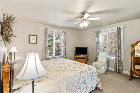 Bedroom - 2440 NW 2nd St, Bend, OR 97703 photo 1 of 3