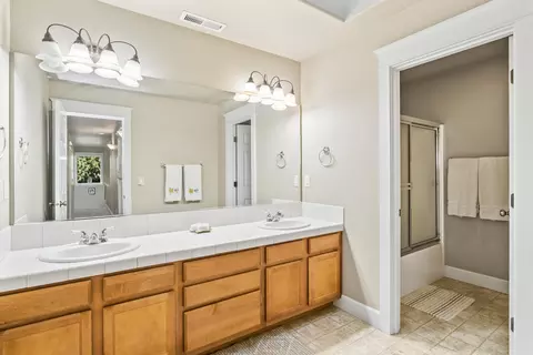 Bath - 2440 NW 2nd St, Bend, OR 97703 photo 4 of 4