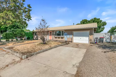 3061 Village Cir, White City, OR 97503