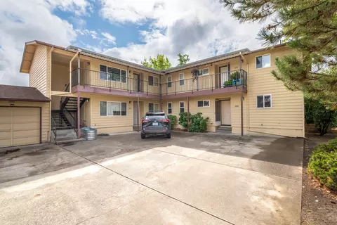 1880 Medart Ln, Grants Pass, OR 97527