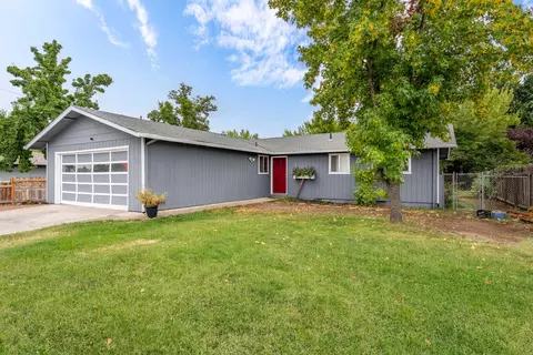 2098 Delta Waters Rd, Medford, OR 97504