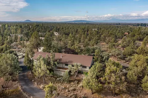 64499 Mcgrath Rd, Bend, OR 97701