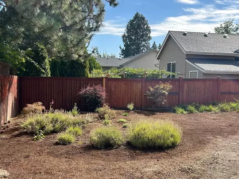 Exterior - 19889 Powers Rd, Bend, OR 97702 photo 4 of 7