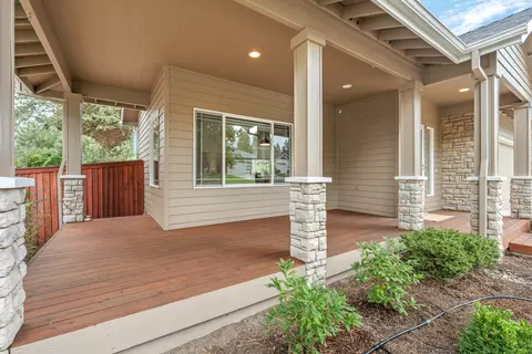 Exterior - 19889 Powers Rd, Bend, OR 97702 photo 3 of 7