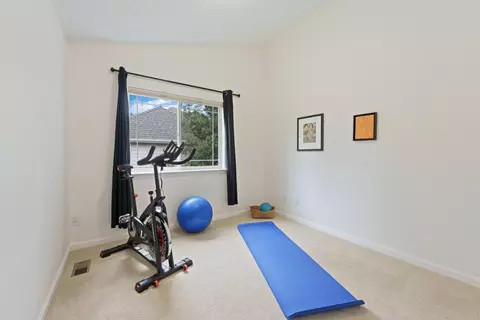 Bedroom - 19889 Powers Rd, Bend, OR 97702 photo 1 of 1