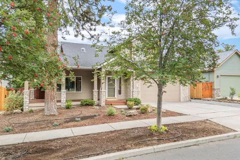 Exterior - 19889 Powers Rd, Bend, OR 97702 photo 2 of 7