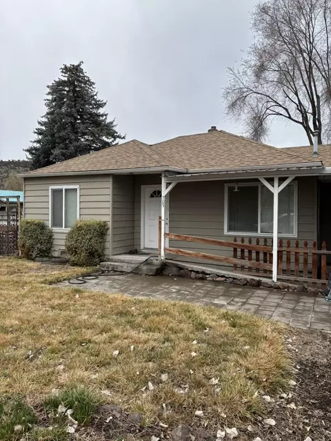 705 SElm St, Prineville, OR 97754