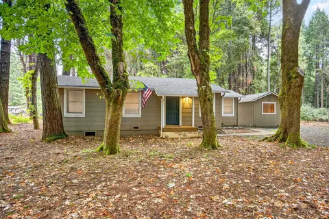 367 Madrona Dr, Cave Junction, OR 97523