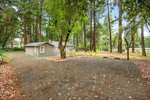 Exterior - 367 Madrona Dr, Cave Junction, OR 97523 photo 4 of 11