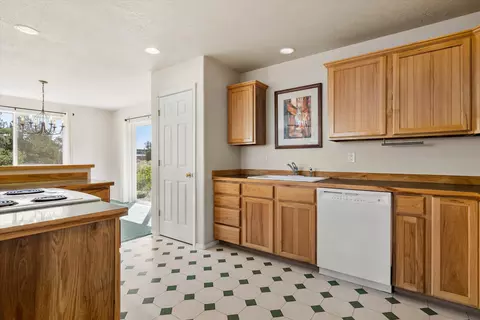 21085 Arid Ave, Bend, OR 97703 photo 10