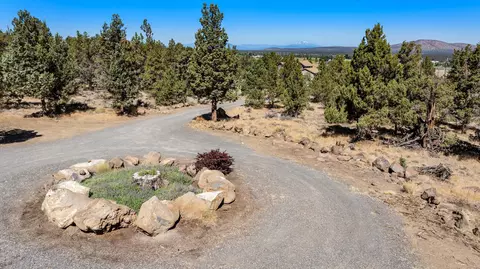 21085 Arid Ave, Bend, OR 97703 photo 2